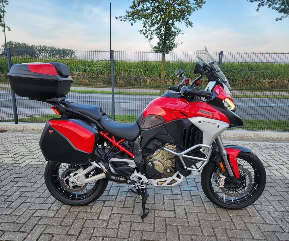 Ducati MULTISTRADA V4 RALLY EXTRAS NAVI AKRA + HELM