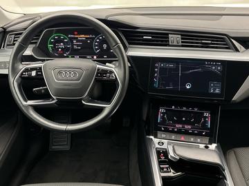 صورة 8 لـ 2023 AUDI Q8 E-TRON