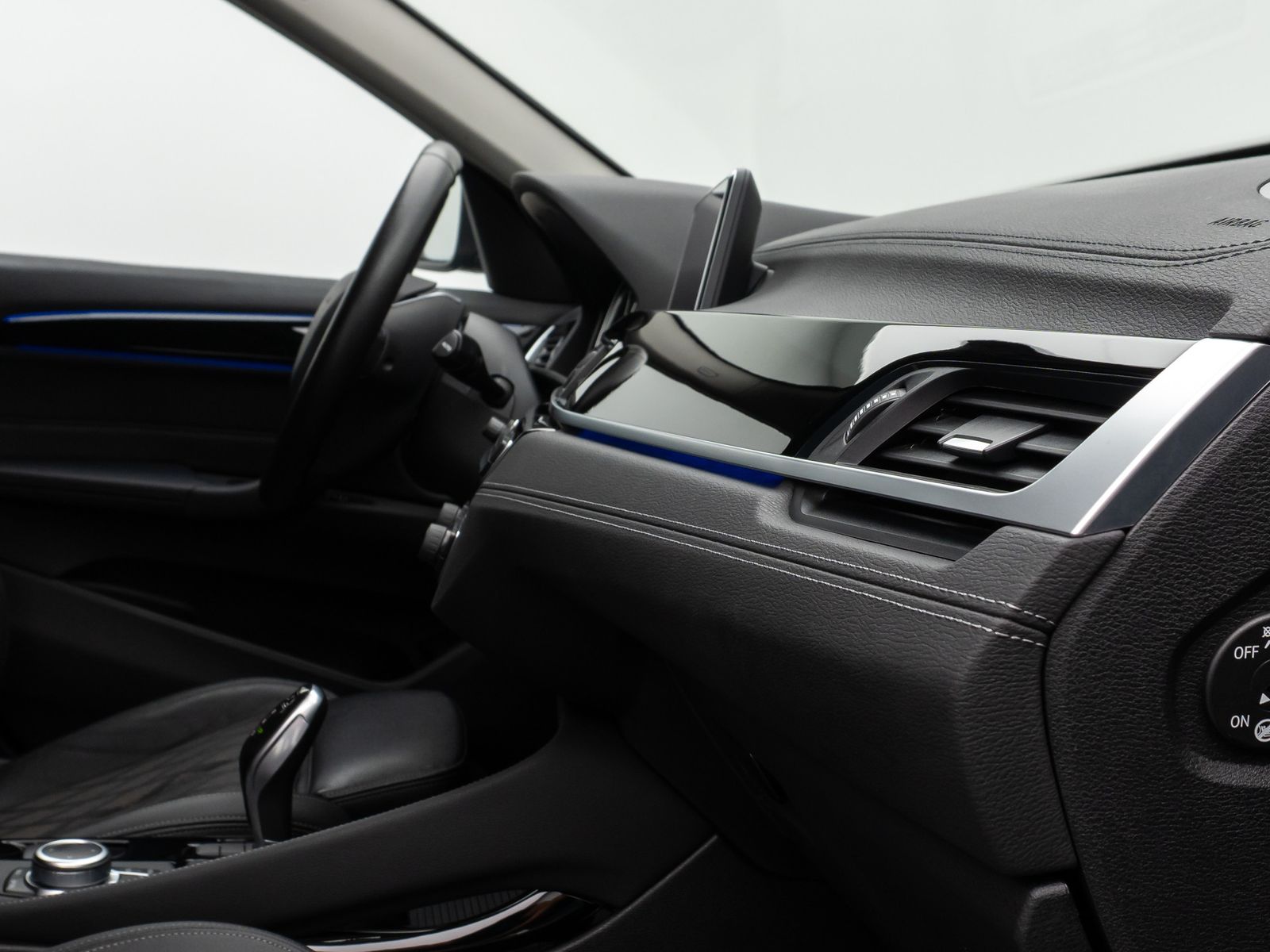 Fahrzeugabbildung BMW X1 sD18i xLine Kamera DAB HiFi DrivAssist Sport