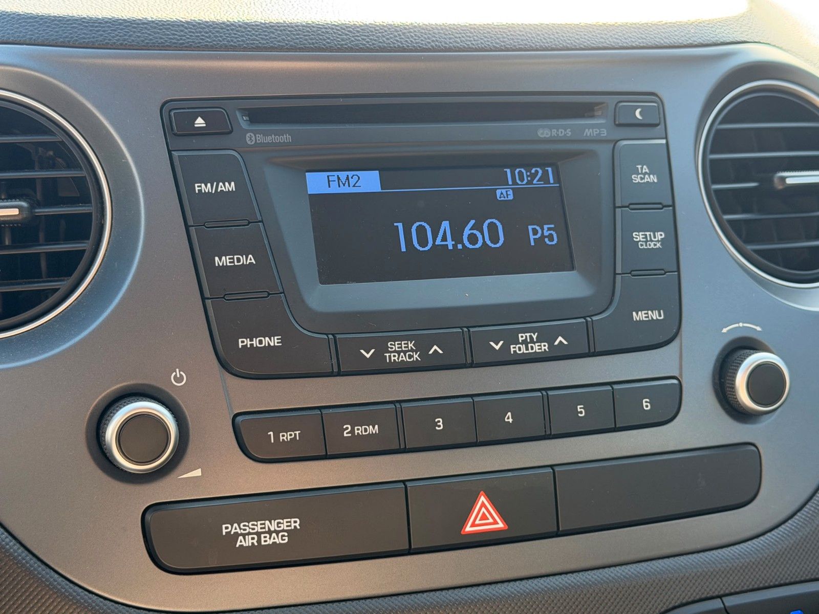 Fahrzeugabbildung Hyundai i10 1.0 Passion *Klima*Allwetter*Isofix*USB*AUX*