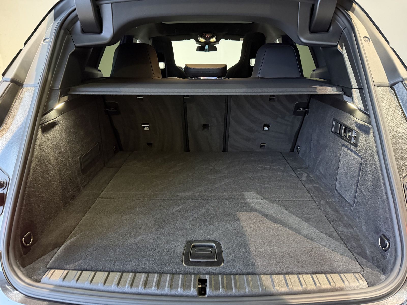 Fahrzeugabbildung BMW iX xDrive40 Panorama-Glasdach Sky Lounge, Sportp