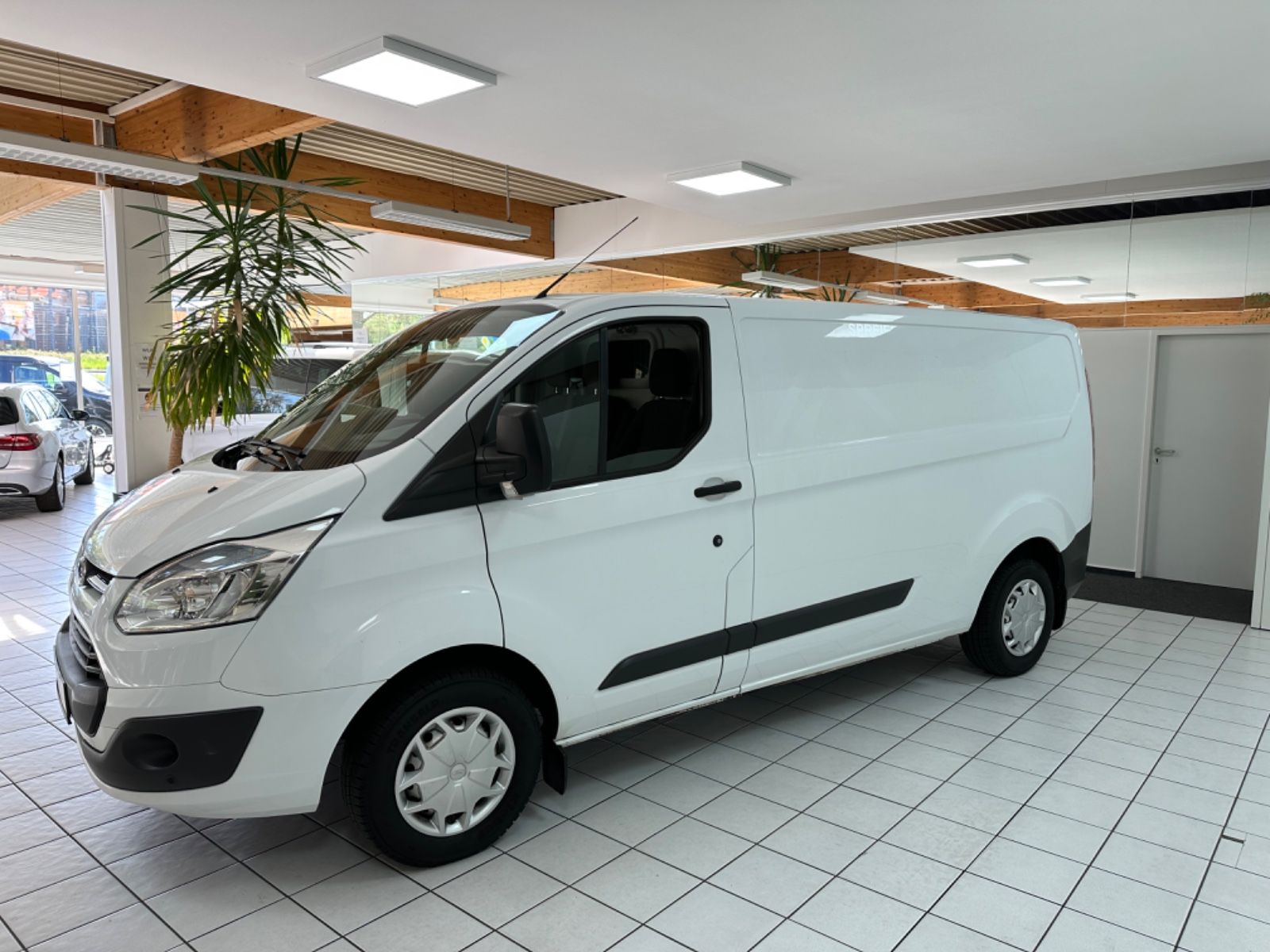 Fahrzeugabbildung Ford Transit Custom Kasten 310 L2 Trend