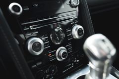 Fahrzeugabbildung Aston Martin V12 Vantage Carbon Black Edition *MwSt / Manual*