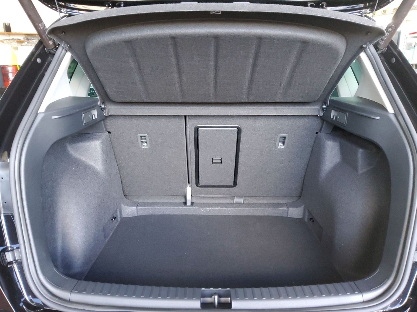 Fahrzeugabbildung SEAT Ateca ROAD EDITION ALLWETTER