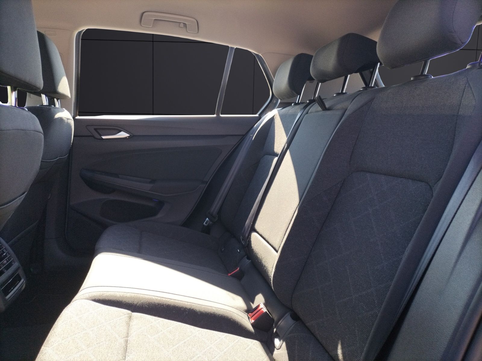 Fahrzeugabbildung Volkswagen Golf VIII TSI Life LED Kamera CarPlay SHZ PDC AC