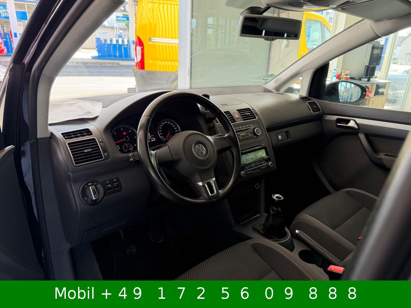 Volkswagen Touran 2011 — photo 28