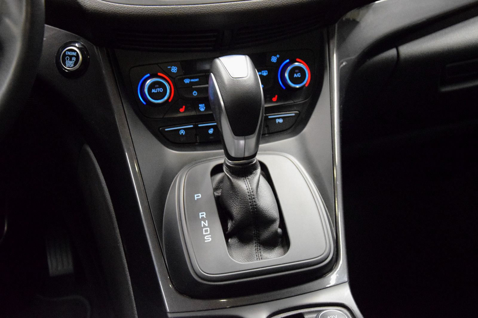 Fahrzeugabbildung Ford C-Max Titanium -defekte Kopfdichtung-Motor läuft