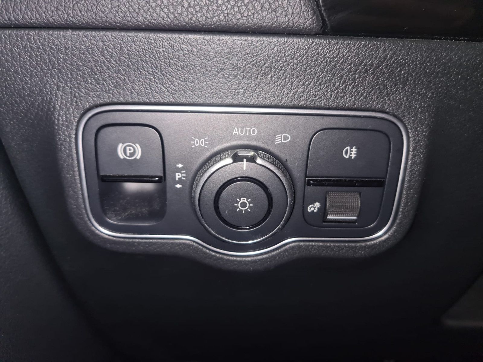 Fahrzeugabbildung Mercedes-Benz B 200 / KAMERA / NAVI / LED / AUTOMATIK