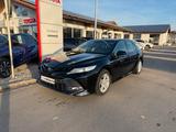 Toyota Camry 2,5l Hybrid Luxury*8-fach,1.Hand,LED,Leder - Toyota Camry: Le