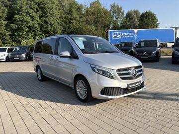 Mercedes V 220 - 3