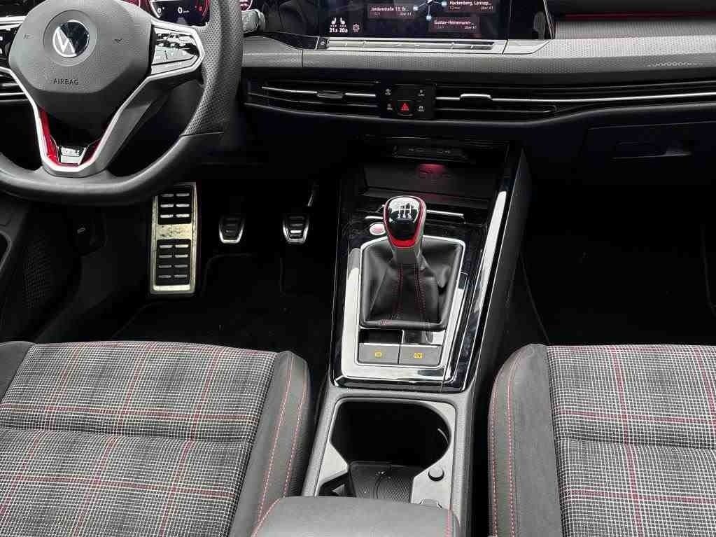 Fahrzeugabbildung Volkswagen Golf GTI *Panodach*Navi*PDC*Sitzhzg*ACC*LED*DAB*
