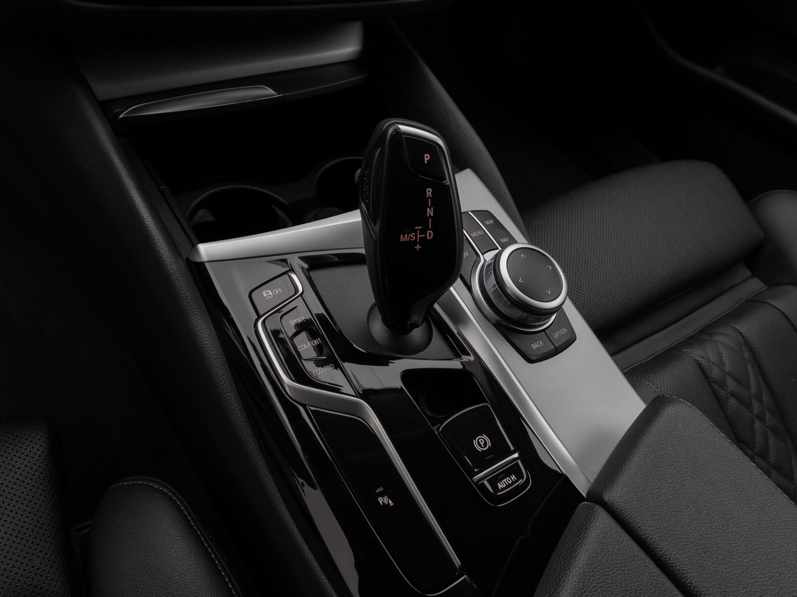 Fahrzeugabbildung BMW 520d Kamera DAB CockPitPlus Alarm Sport LED