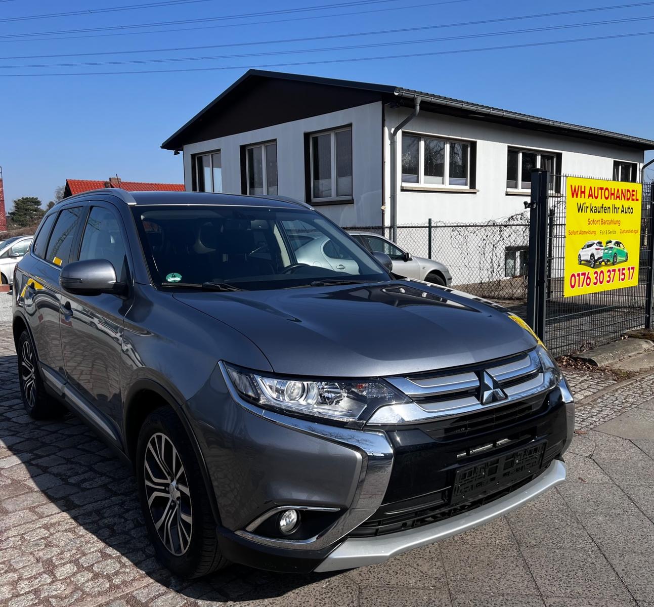 Mitsubishi Outlander Plus 4WD Automatik Diesel 7 Sitze