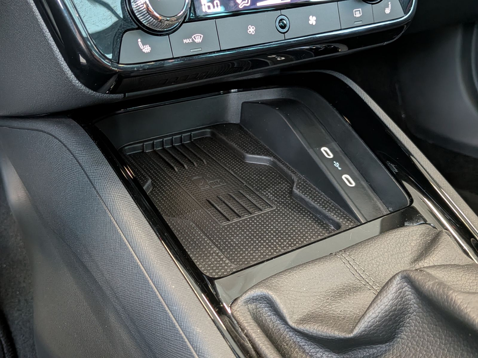 Fahrzeugabbildung SKODA Kamiq 1.5 TSI DSG Monte Carlo Pano Matrix 5J.GAR