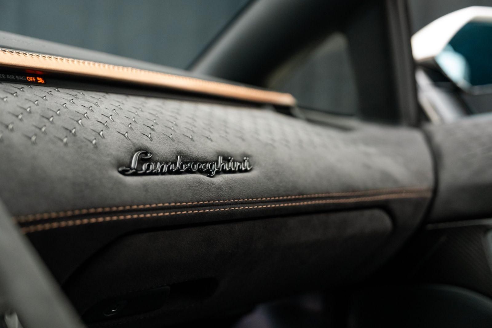 Fahrzeugabbildung Lamborghini Aventador Ultimae/KAMERA/CARBON/GARANTIE 05/27