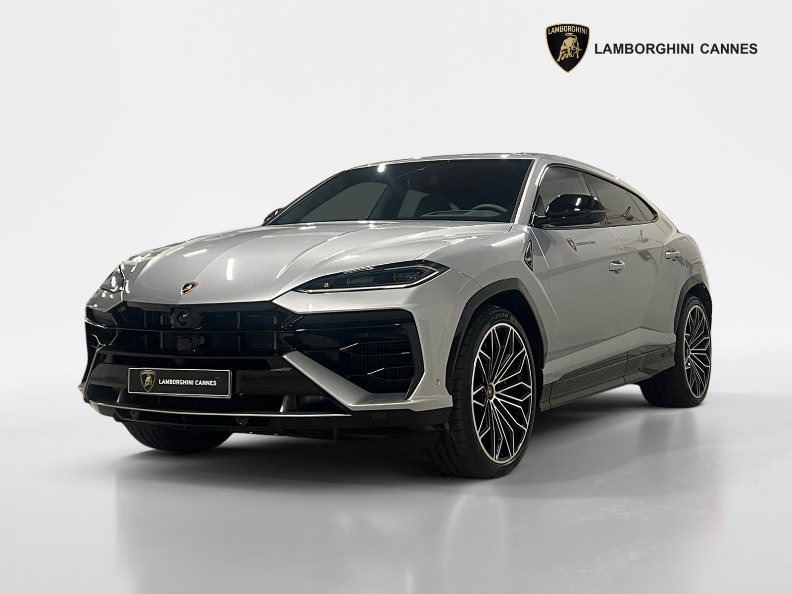 Lamborghini URUS SE 800 hp - DEMO CAR - AKRAPOVIC