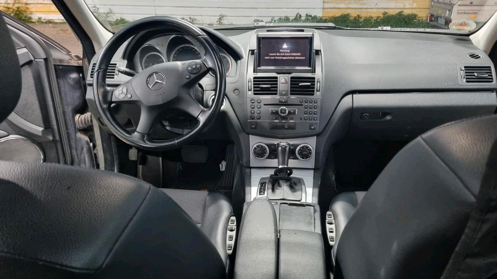 Mercedes-Benz C350 2010 — вигляд ззаду