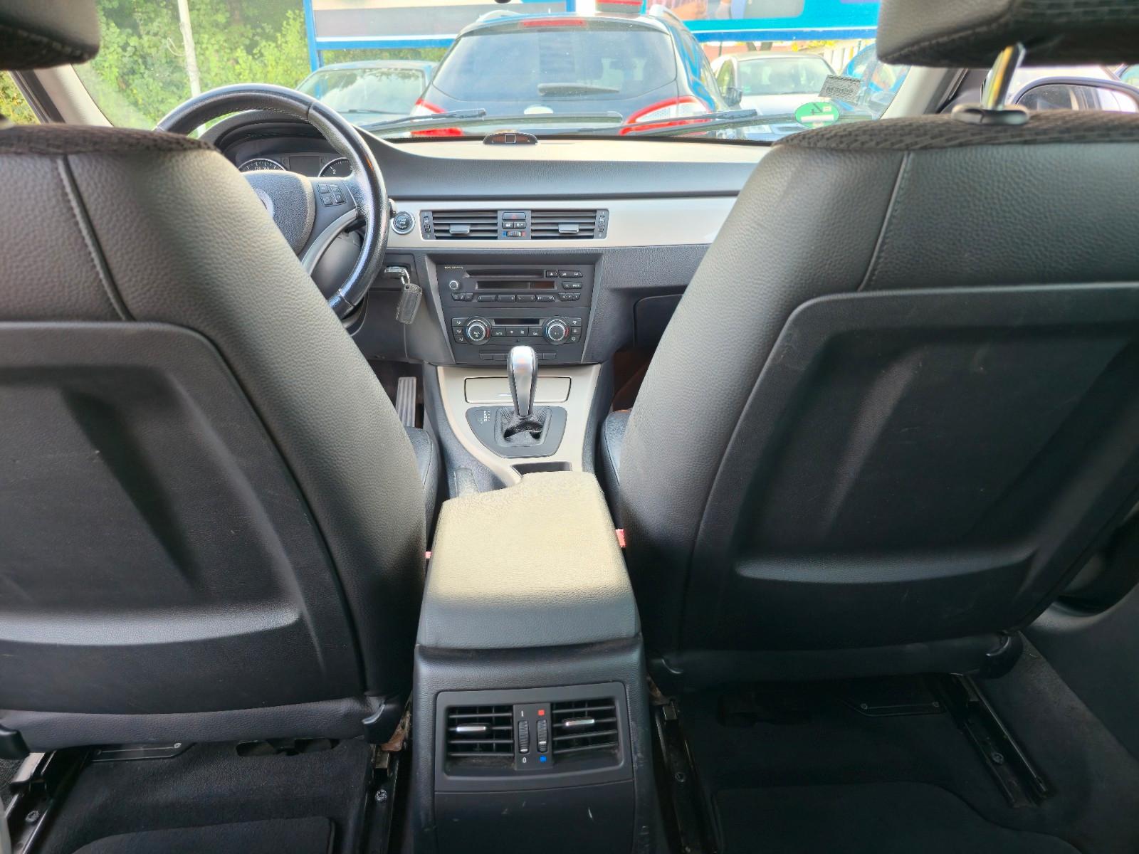 BMW 320 2011 — photo 14