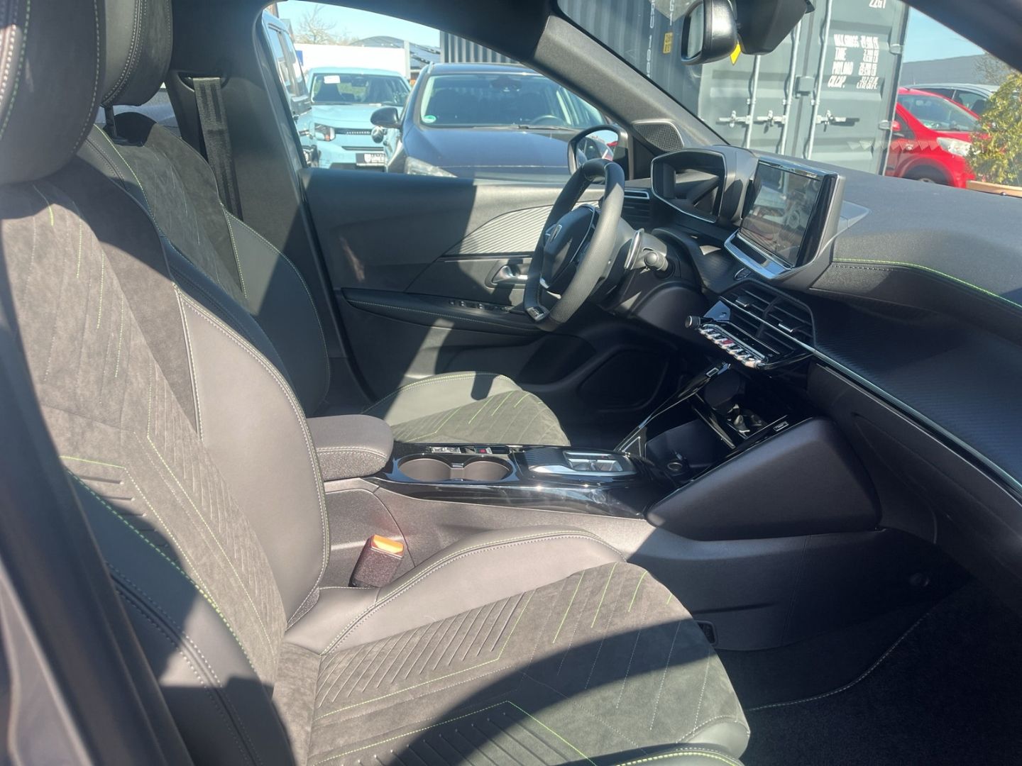 Fahrzeugabbildung Peugeot 208 GT Hybrid 110 e-DSC6 Panorama Navi ACC 360