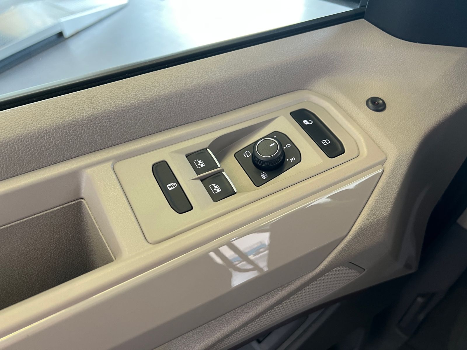 Fahrzeugabbildung Volkswagen T7 Multivan Style 2.0 TDI DSG *AHK, IQ.Light, Pa