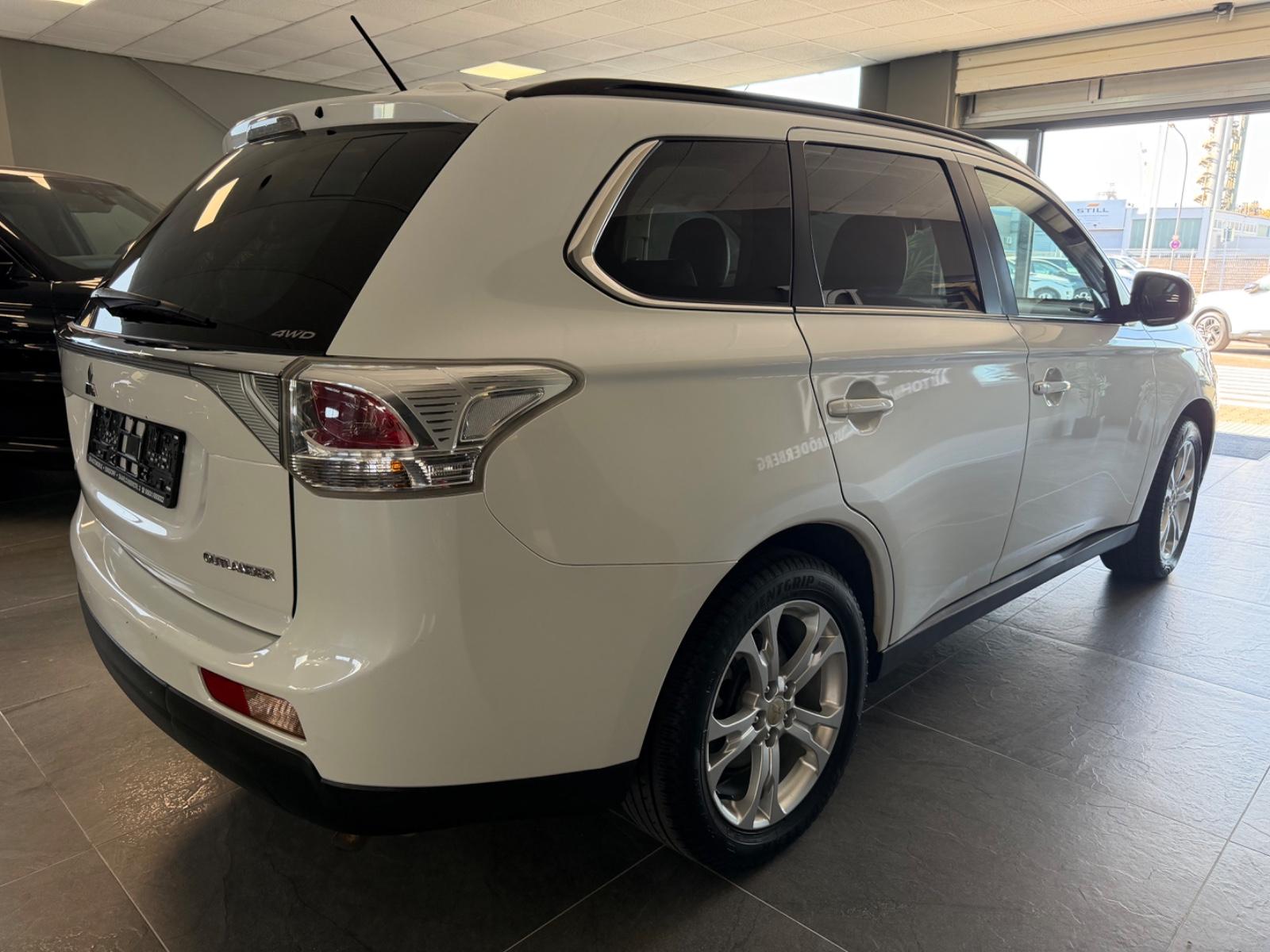 Mitsubishi Outlander Intense Premium  4WD °7Sitze/Leder/Nav