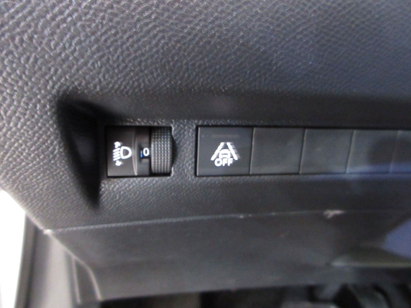 Fahrzeugabbildung Peugeot e-208 Active LED/PDC/TEMPOMAT