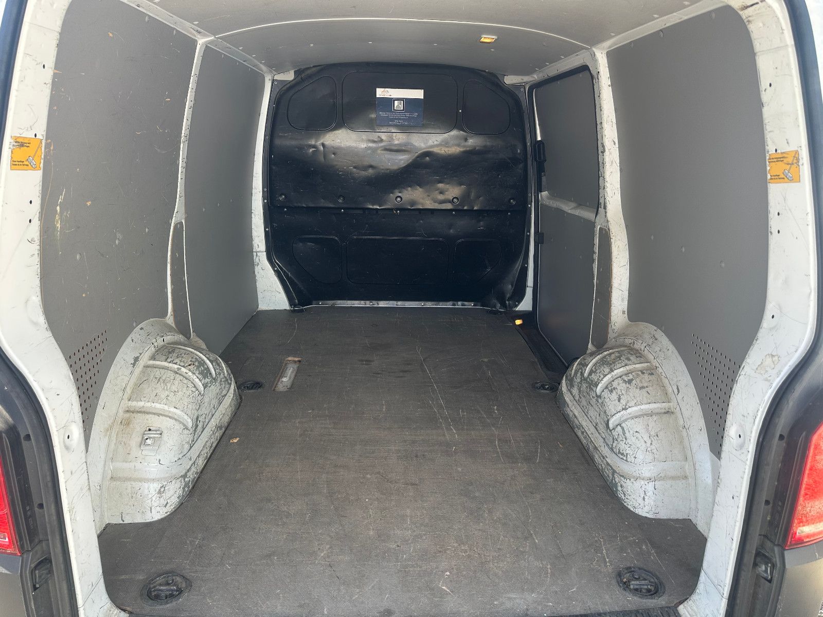 Fahrzeugabbildung Volkswagen T6 2.0 TDI TRANSPORTER KASTEN*1.HAND+AHK*