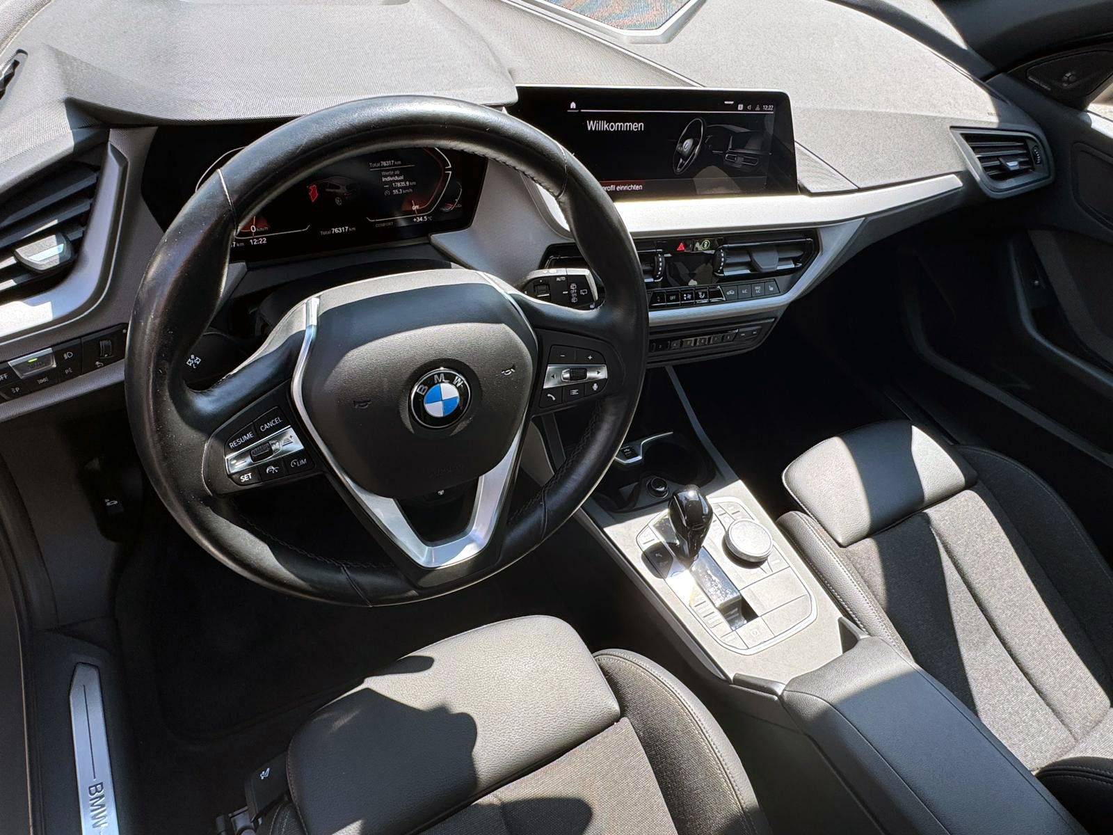 Fahrzeugabbildung BMW 120i Advantage Steptr. ACC PDC AHK H&K SHZ LED