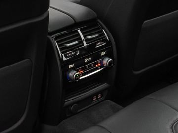 Fahrzeugabbildung BMW 530d LuxuryLine Pano Kamera Laser HUD DAB HiFi