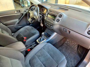 Volkswagen Tiguan - 8