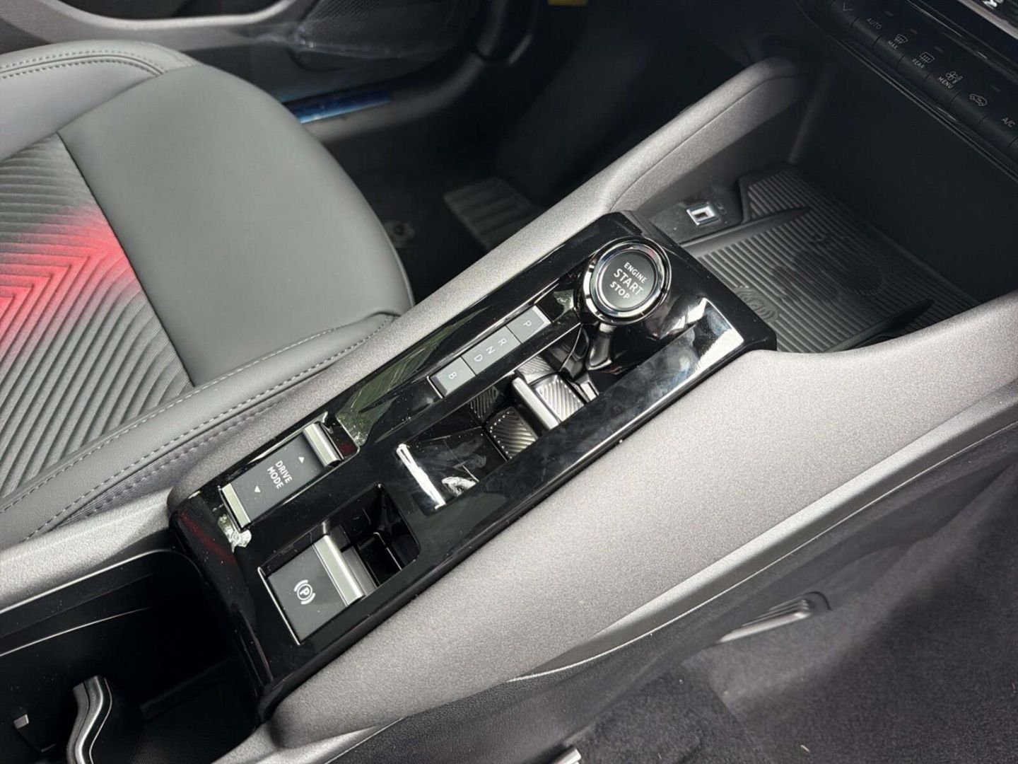 Fahrzeugabbildung Alfa Romeo Junior Elettrica TI -Technologie-Panorama-Wärmep