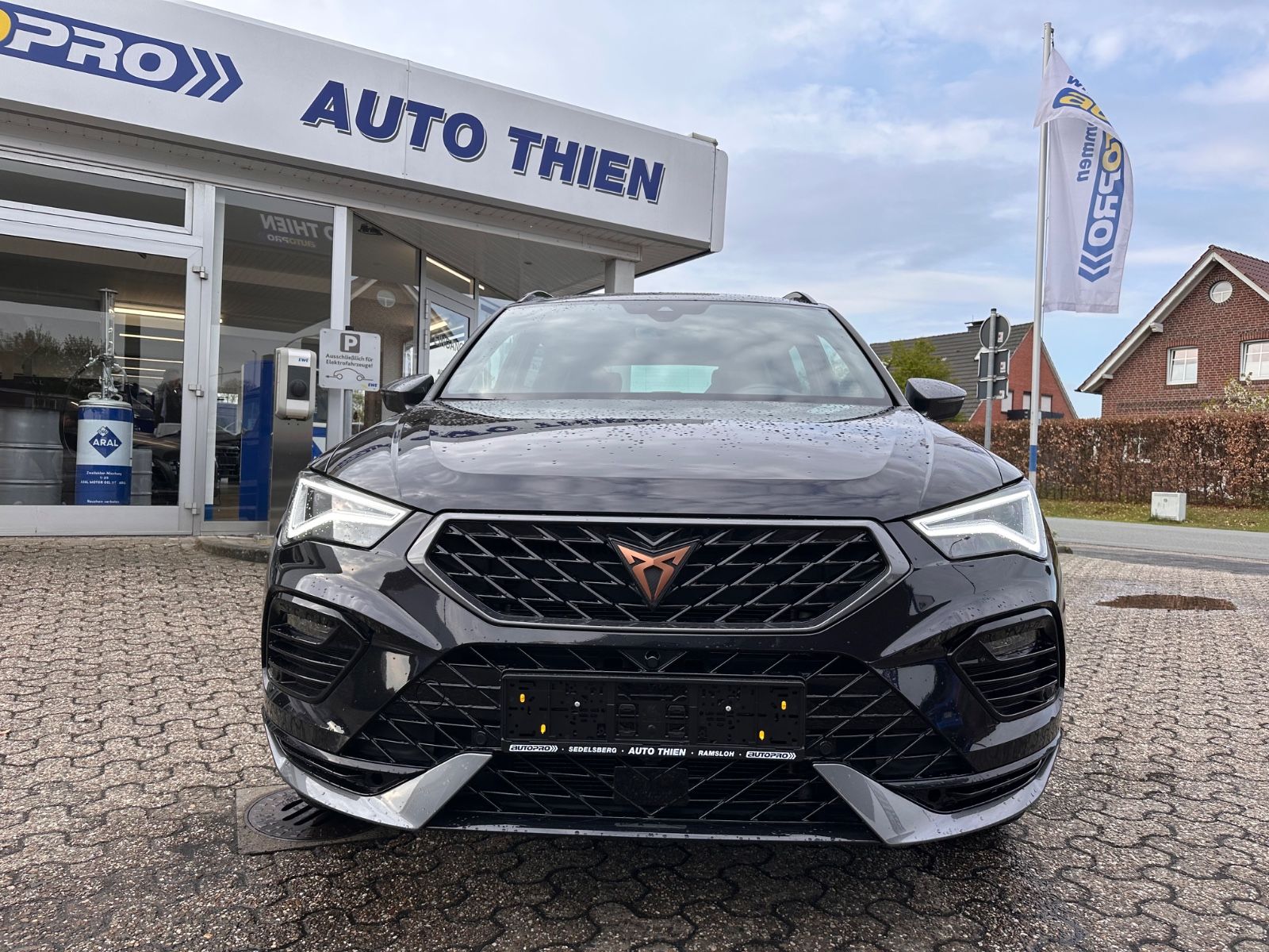 Fahrzeugabbildung CUPRA Ateca 1.5 TSI DSG ACC/Navi/SHZG/eHeck/LED/Travel