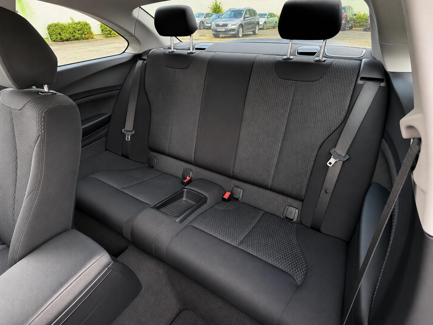 BMW 218i Coupé 1.5 136 ch BVA / GPS / Sièges chauffants / Radar de recul / Bluetooth