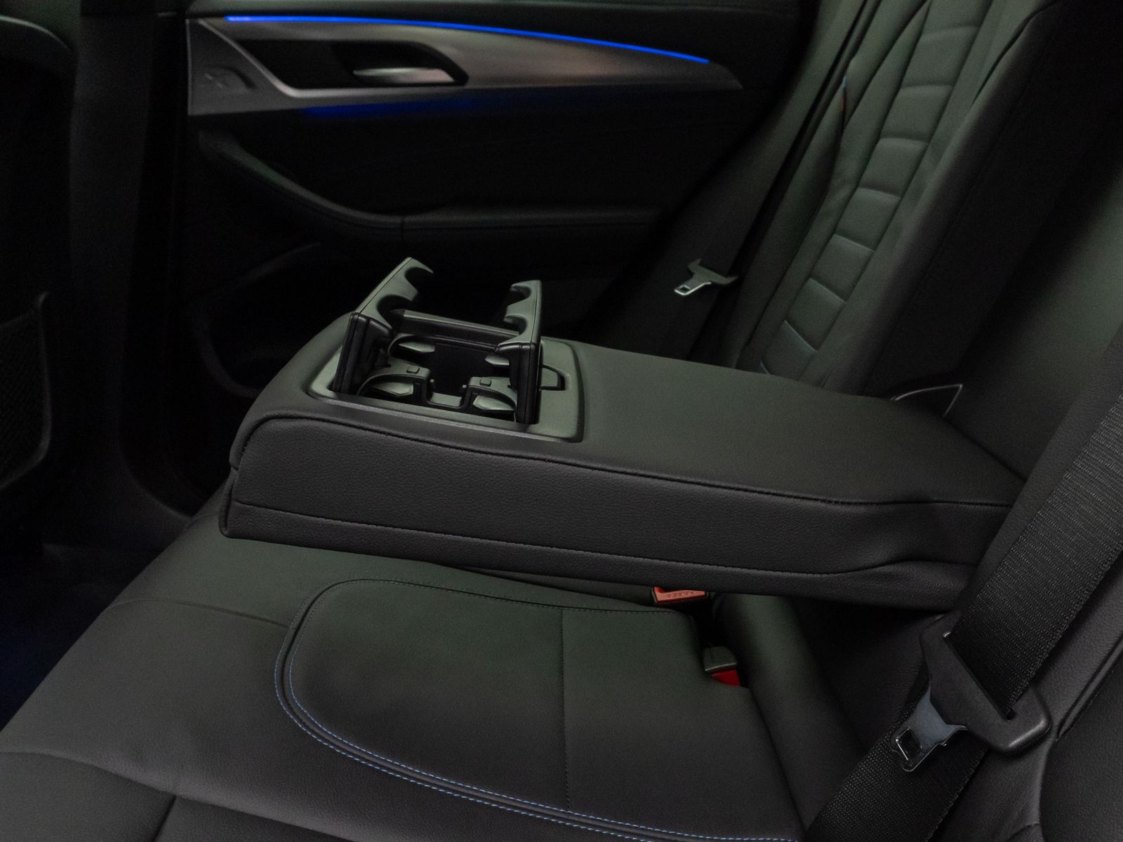 Fahrzeugabbildung BMW X3 xD30d M Sport HUD Kamera DAB Alarm AHK 19Zoll