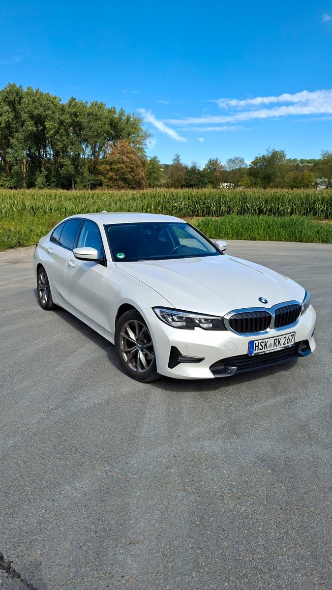 BMW 318d Sport Line Sport Line, Navi, Live Cockpit..
