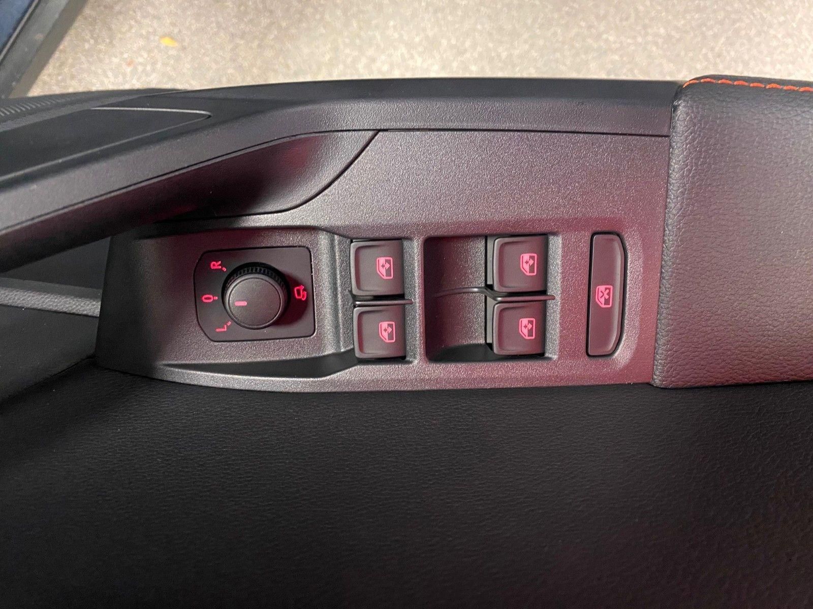 Fahrzeugabbildung SEAT Arona 1.0 TSI FR Garantie 2030+voll LED++KAMERA+