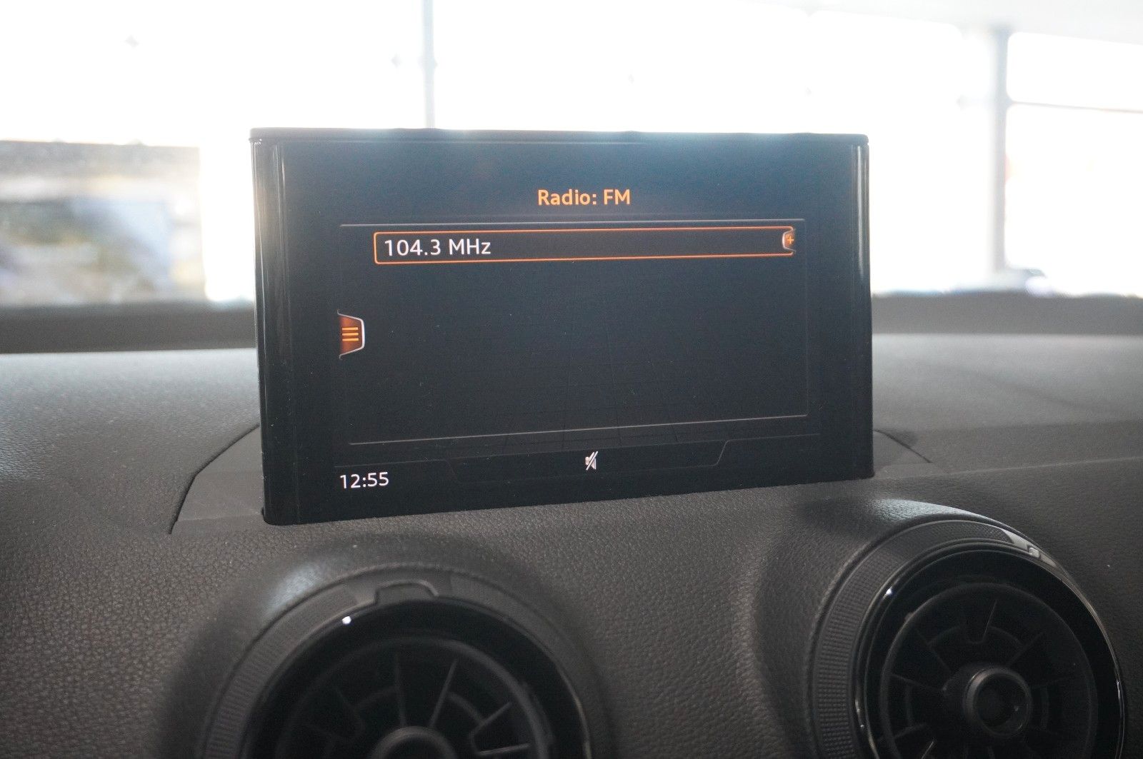 Fahrzeugabbildung Audi Q2 1.0 TFSI ULTRA S-TRONIC KLIMA/SHZ/PDC/19"