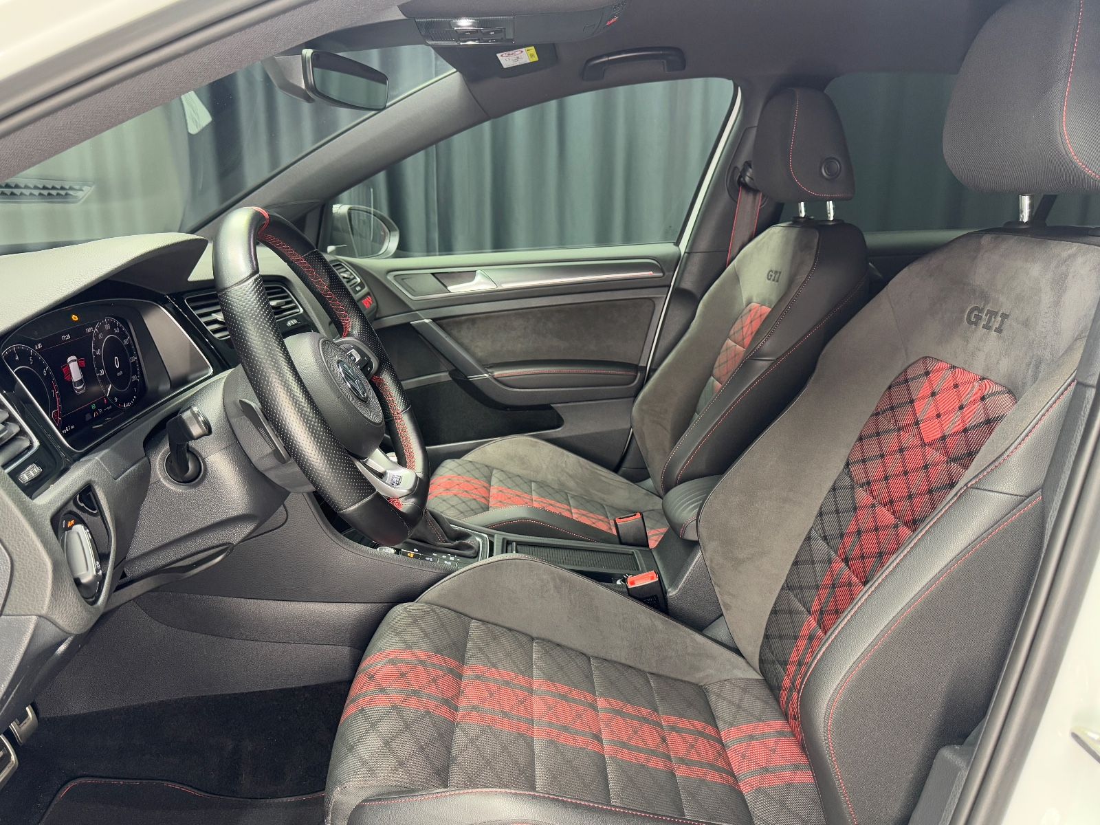 Fahrzeugabbildung Volkswagen Golf VII Lim. GTI TCR|DSG|NAVI|KAMERA|ACC|