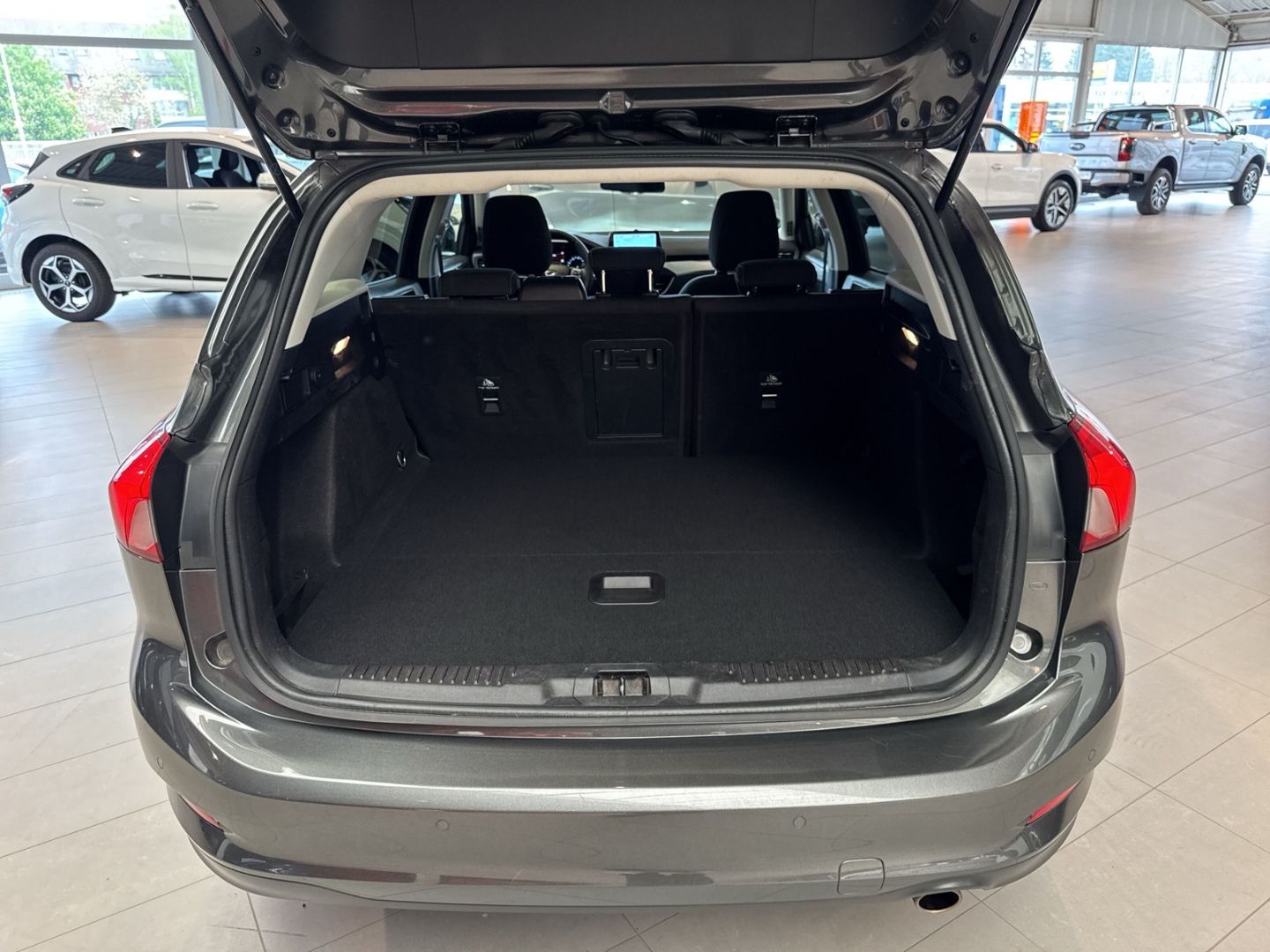 Fahrzeugabbildung Ford Focus Turnier Cool & Connect 1.0 EcoBoost Mild-H