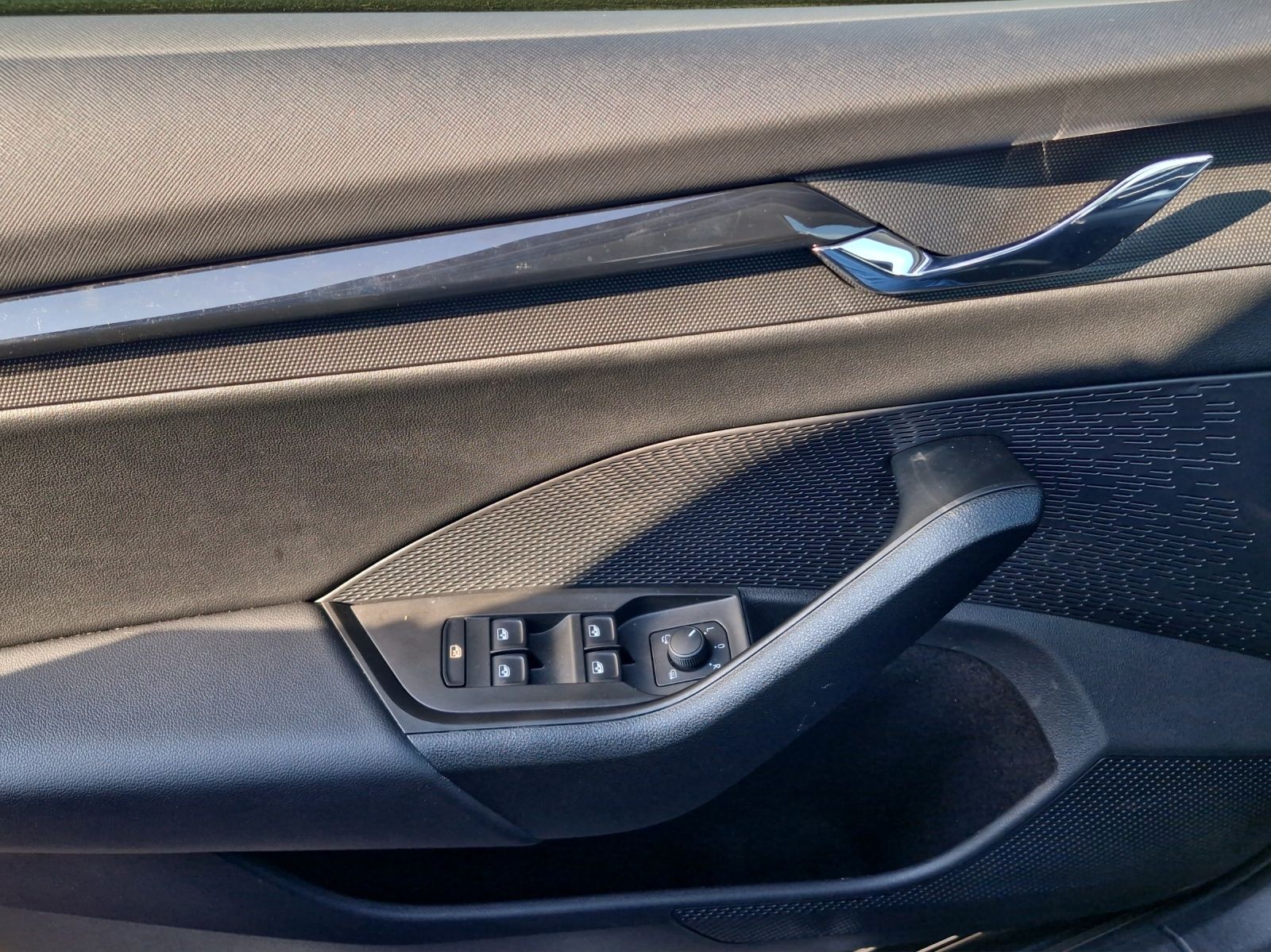 Fahrzeugabbildung SKODA Octavia Combi Ambition 2.0 TDI LED Navi AHZ SH A