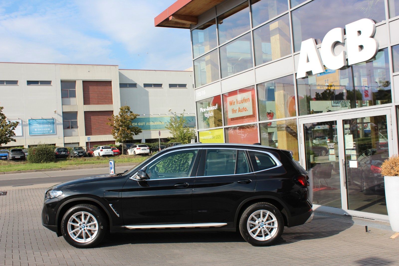 BMW X3 xDrive 30 e Laser Pano ACC HuD AHK Live-C. + foto 3