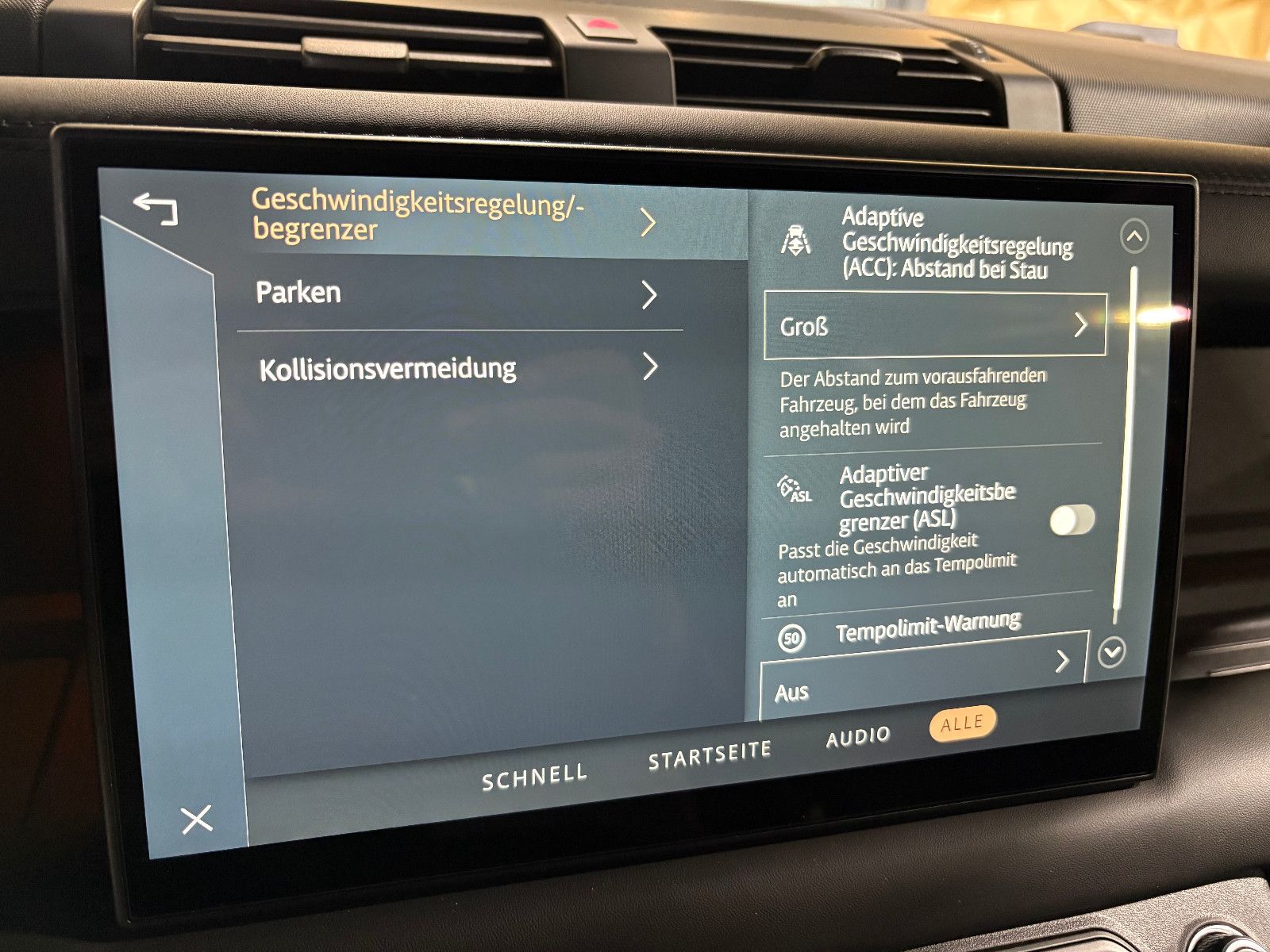 Fahrzeugabbildung Land Rover Defender 110 V8/PANO/ACC/HEAD-UP/360°/APPLE/AMBI