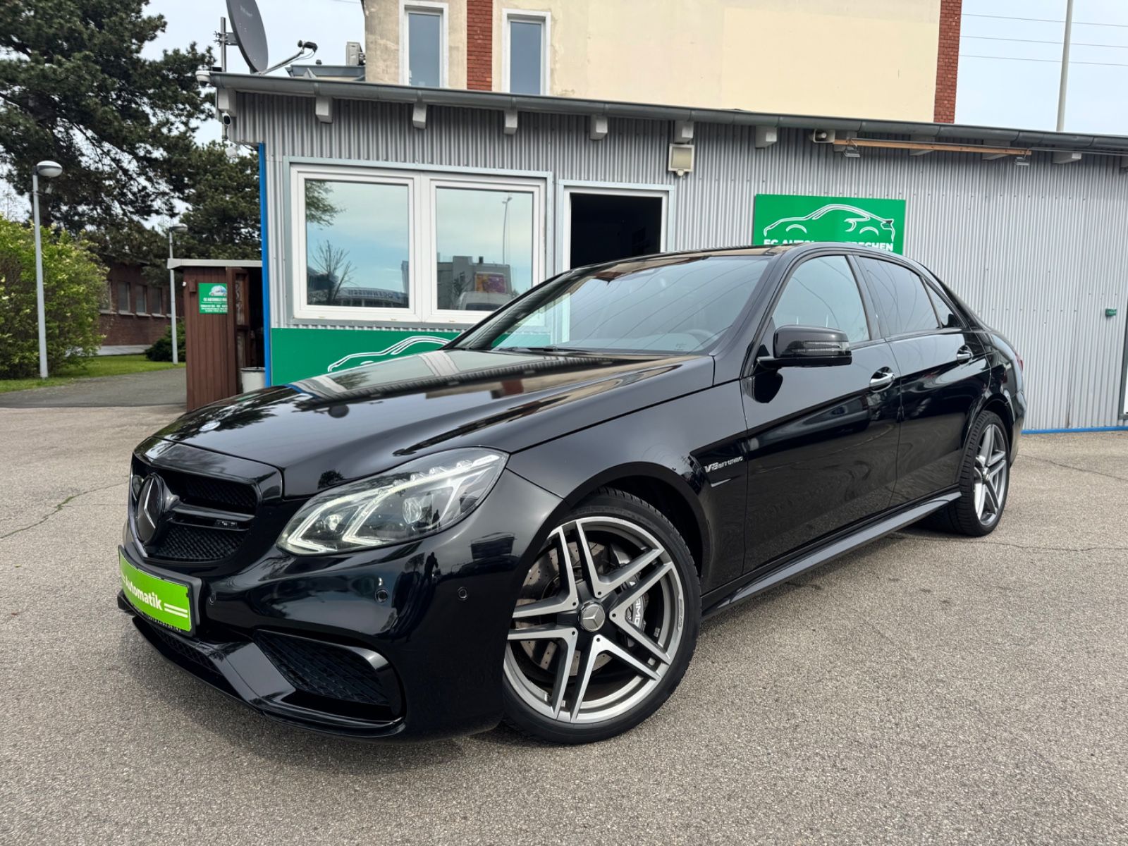 MERCEDES-BENZ E 63 AMG 4MATIC*PANO*360*SERVICE-MB*2.HAND*TÜV**
