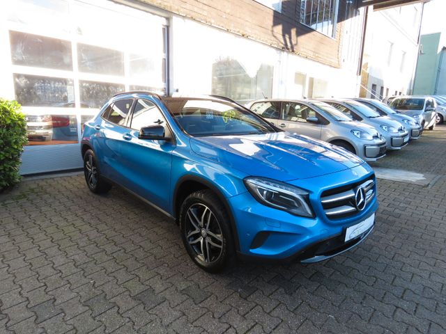 Mercedes-Benz GLA 180 / NAVI / PANORAMA