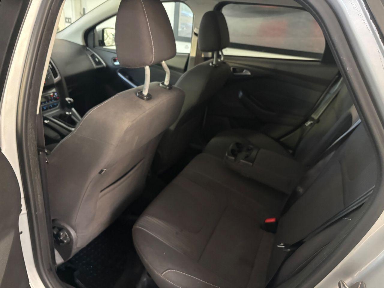 Ford Focus 2012 — photo 8