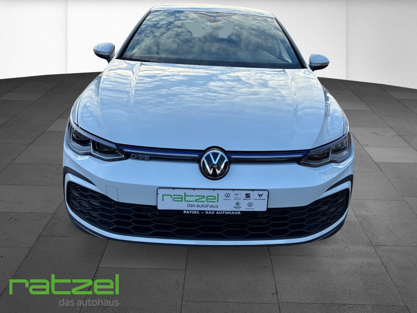 Fahrzeugabbildung Volkswagen Golf VIII GTE eHybrid 1.4 AHK Navi RFK Matrix LE