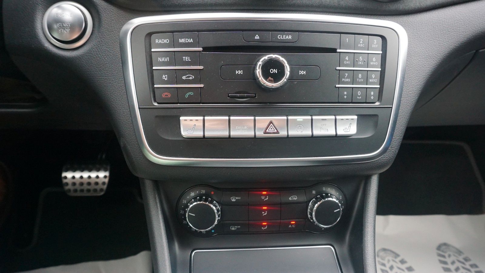 Fahrzeugabbildung Mercedes-Benz A 180d AMG Line T.Leder,LED, Navi,SH,PDC