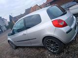 Renault Clio - Renault Clio aus 2006 mit Diesel-Antrieb
