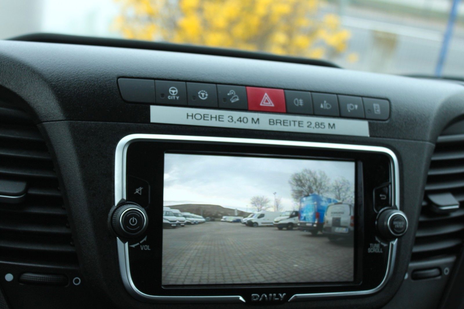 Fahrzeugabbildung Iveco Daily 70C18H/P Schiebeplane