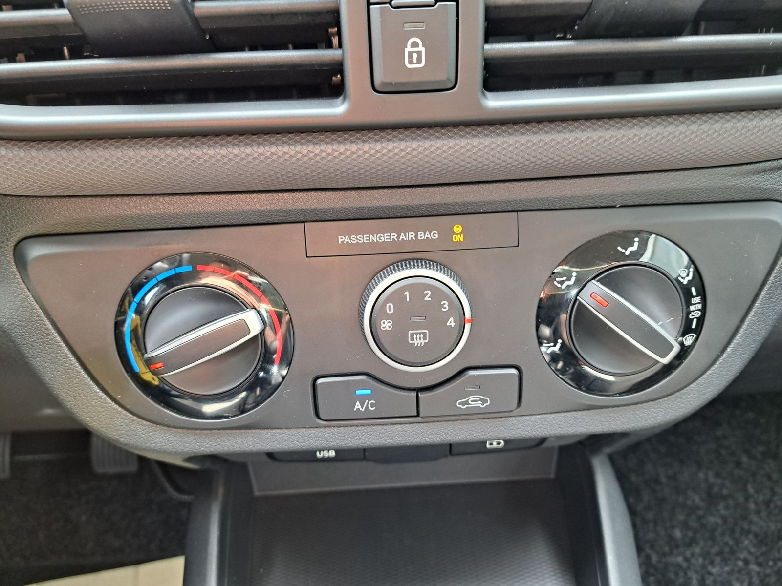 Fahrzeugabbildung Hyundai i10 1.0 MODELL 2025 NAVI WINTERPAKET KAMERA DAB
